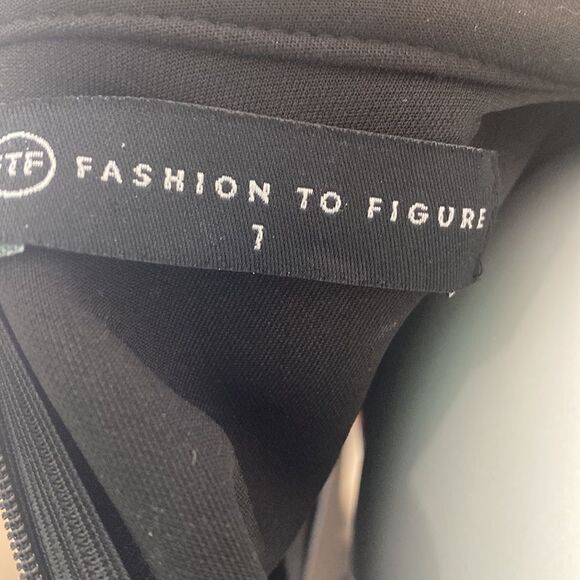 Fashion To Figure Black Ruffled Top - Size 1 - Plus Size - Picture 10 of 12